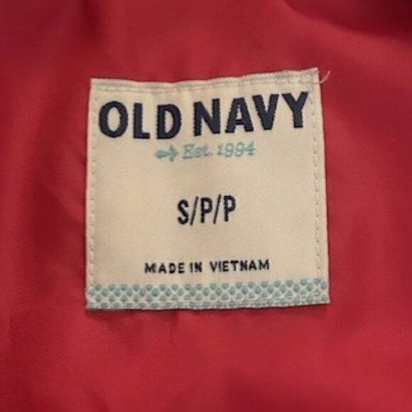 Old Navy Women's Thin Quilted vest - Picture 3 of 6